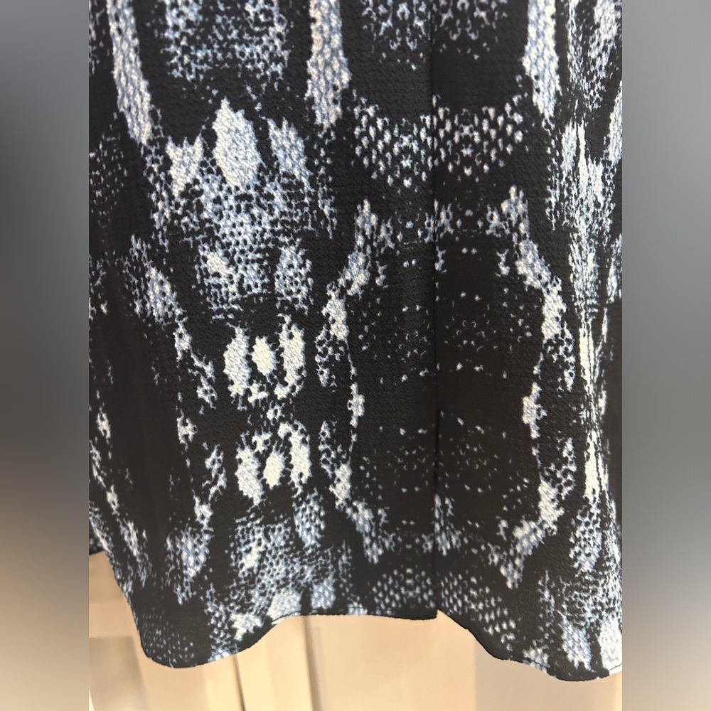 Beautiful blouse - Picture 8 of 8